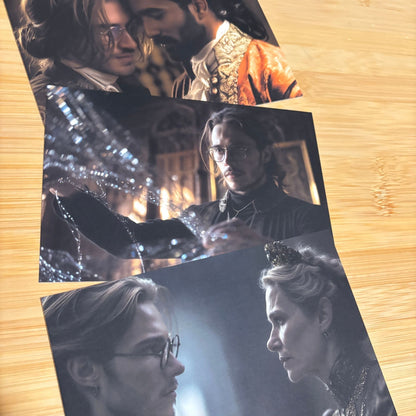 A Weaver's Heart: The King's Weaver Book 2 (Decorative Sticker Scene)
